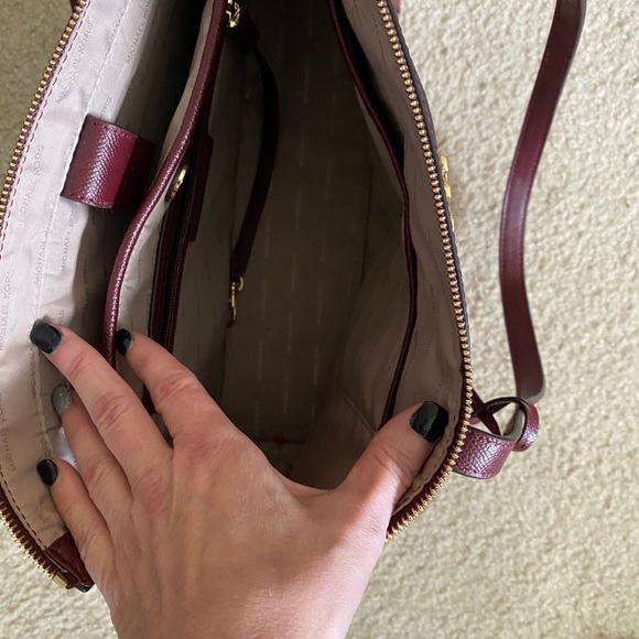 Burgundy Michael Kors tote - Picture 7 of 8